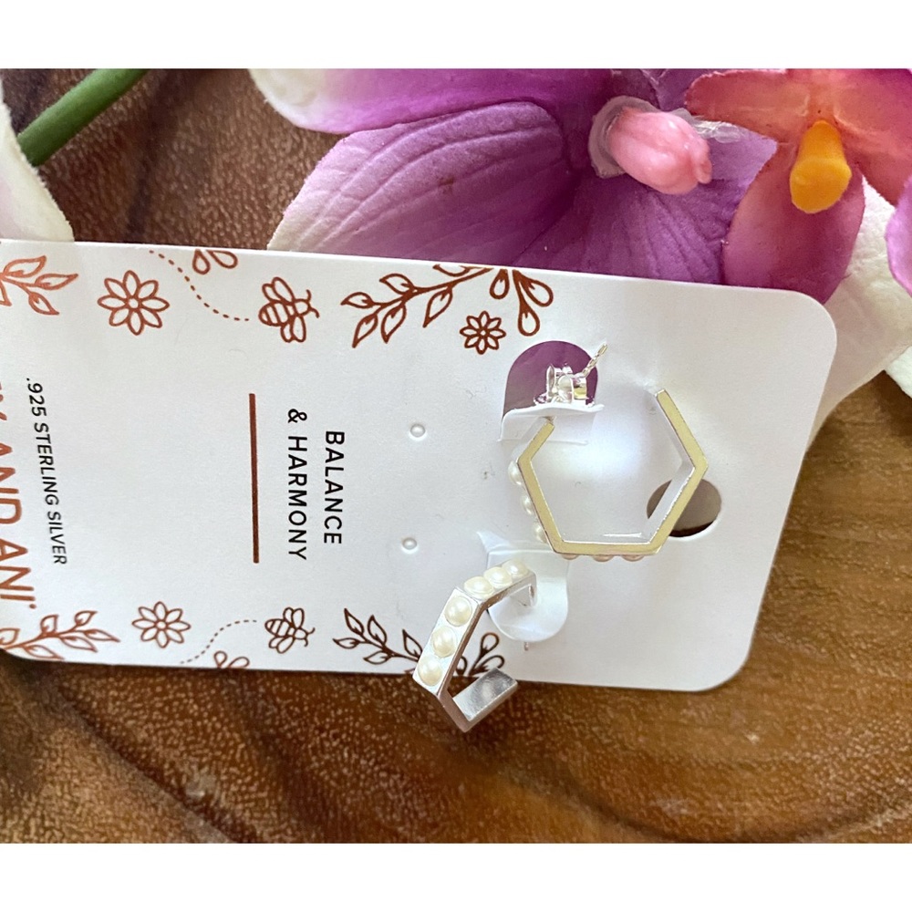 NWT Alex and Ani Honeycomb Huggie Hoop Earrings - Picture 7 of 8